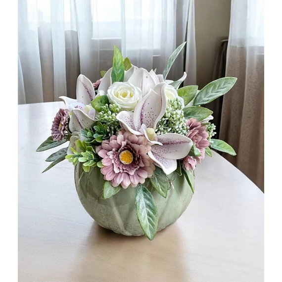 Orchidea asztaldísz pasztell színekben