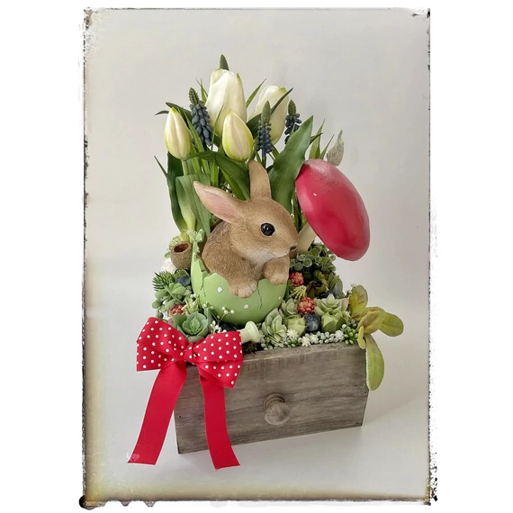 Húsvéti asztaldísz élethű tulipánokkal