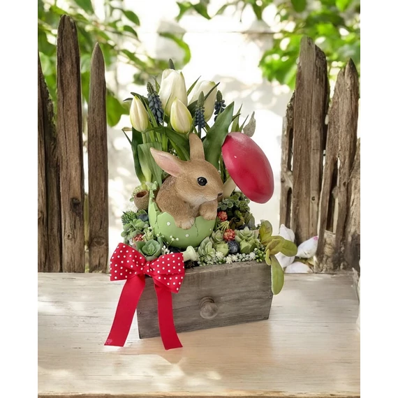 Húsvéti asztaldísz élethű tulipánokkal
