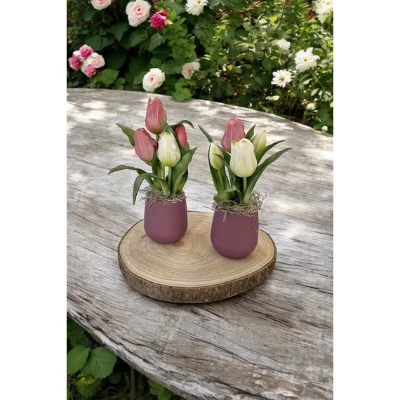 Élethű tavaszi tulipános asztaldísz